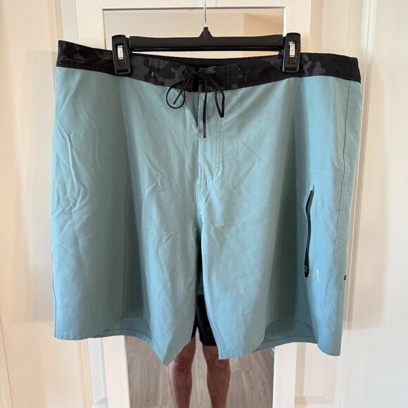 Vuori Men's infinity Boardshorts Size 38 Color Blue Green - Picture 2 of 5